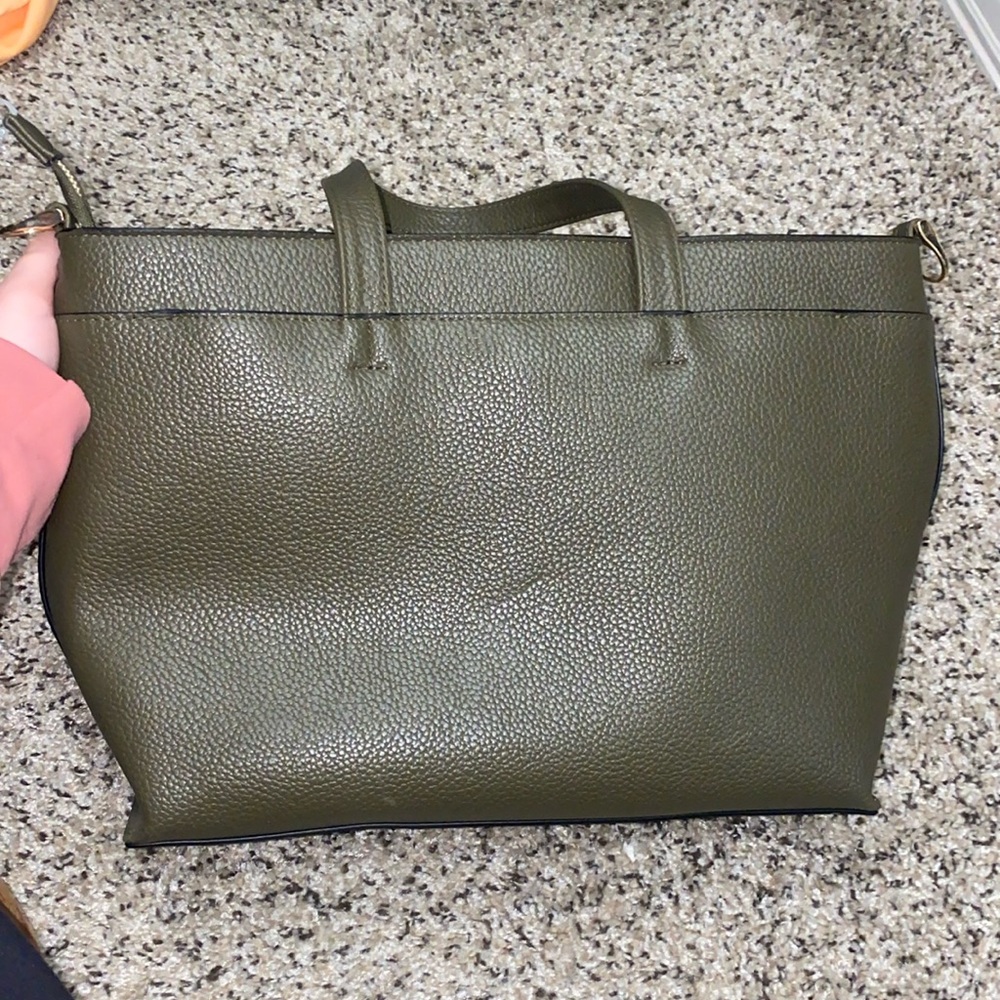 🐛Olive green spacious handbag with gold detailing! - Picture 3 of 12
